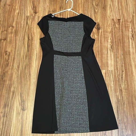 Anne Klein women’s dress 12 sheath knee length black white Stetch work business - Picture 4 of 6